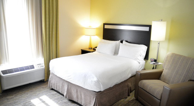 Candlewood Suites Youngstown W - I-80 Niles Area, Book Hotel Austintown Ohio