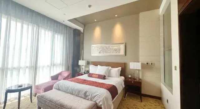 Люкс Deluxe Lingyuan Linggang Hotel