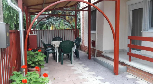 Апартаменты Gyöngyvirág Apartmanház