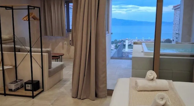 Люкс Luxury Mani Luxury Suites and Studios in Gytheio with Private Pools