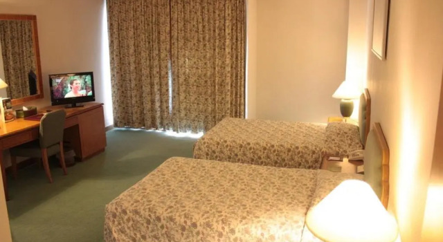 Полулюкс Thumrin Thana Hotel