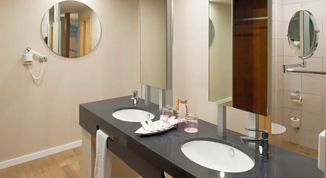 Номер Standard с 2 комнатами Hotel Costa Calero Thalasso & Spa