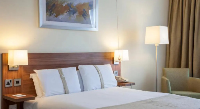 Трёхместный номер Standard Holiday Inn Brighouse by IHG