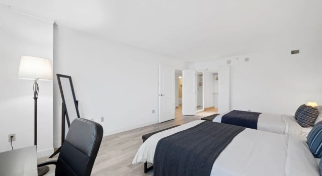 Апартаменты с 4 комнатами с балконом CozySuites  TWO Separate Luxe Ocean Front Condos