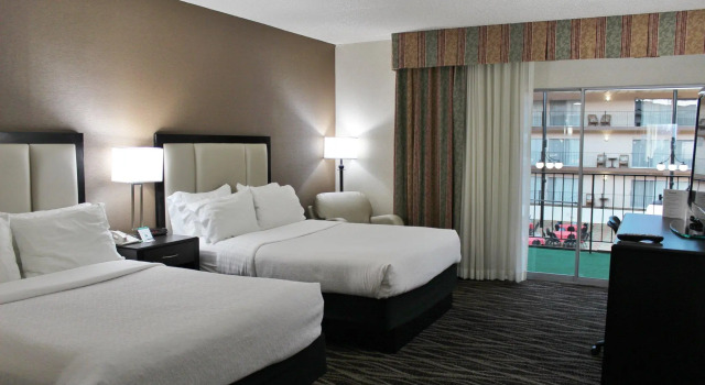 Четырёхместный номер Standard Holiday Inn Des Moines-Airport Conf Center by IHG