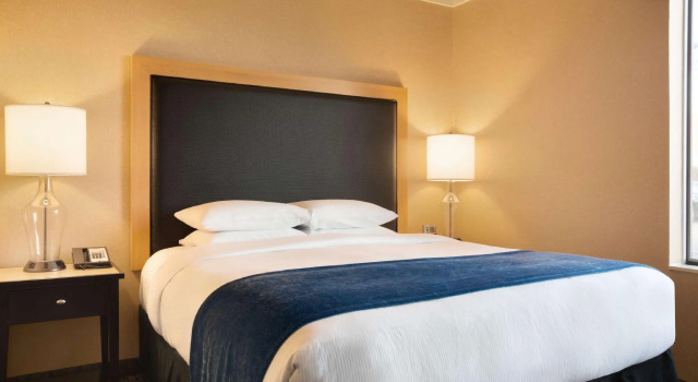 Двухместный полулюкс DoubleTree by Hilton Hotel Oklahoma City Airport