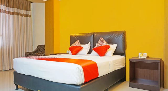 Двухместный номер Standard RedDoorz Plus at Grand Populer Hotel Makassar