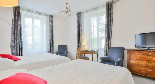 Четырёхместный номер Standard Logis Hotel Royal Saint-Mart