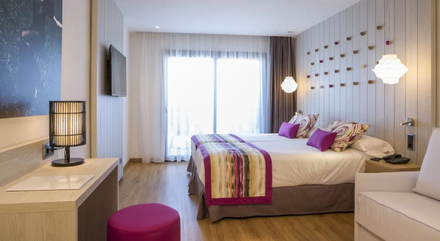 Двухместный номер Deluxe с видом на бассейн Курортный отель Grand Palladium White Island and Spa - All Inclusive