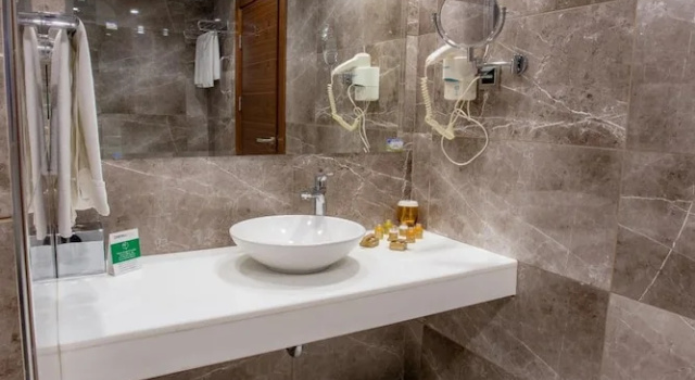Четырёхместный семейный номер Standard Nevali Hotel