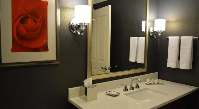 Четырёхместный номер Standard Majestic Inn and Spa