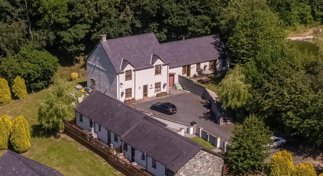 Коттедж с 4 комнатами Graiglwyd Springs Holiday Cottages