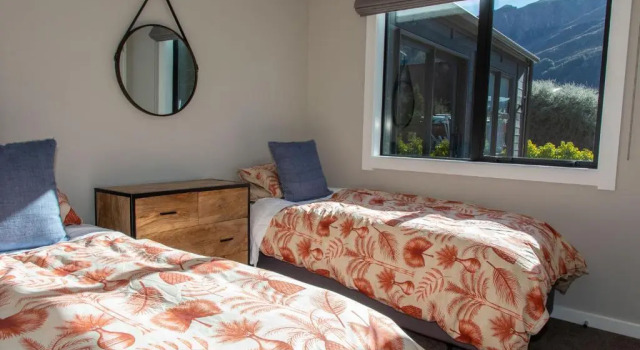 New Arrowtown Home, Complete comfort, Забронировать Отель Арроутаун 