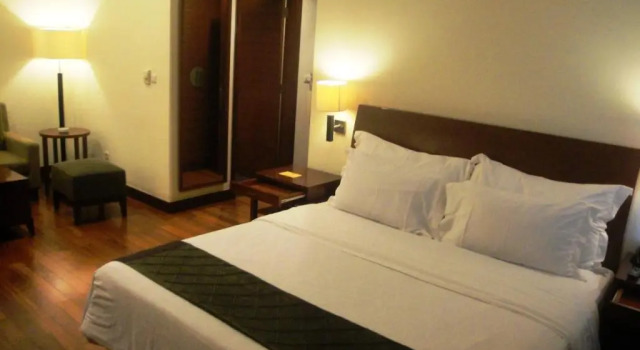 Полулюкс Manado Quality Hotel