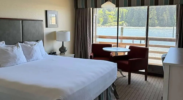 Люкс River House Inn, a Baymont by Wyndham