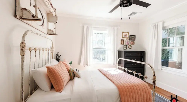Remodeled 1920s Bungalow & Retro Casita