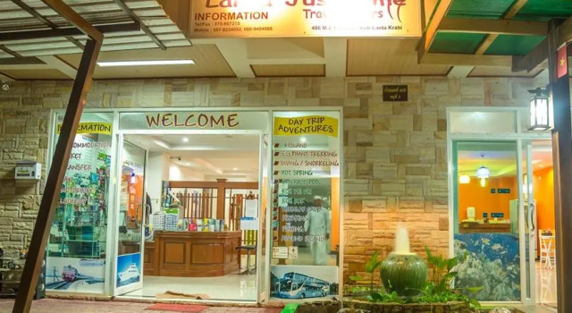 Кровать в общем номере Lanta Just Come Hotel