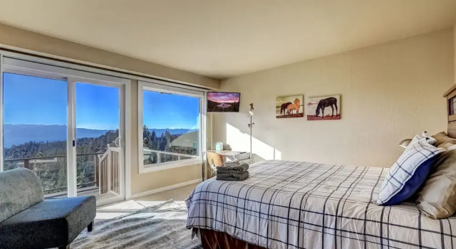 Scenic Escape - Best Views of Lake Tahoe!, Varaa Hotelli Liikematkailuhotellit kohteessa Stateline, 4* 5*