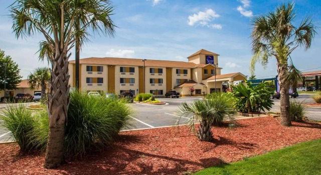 Четырёхместный номер Standard Days Inn by Wyndham McDonough