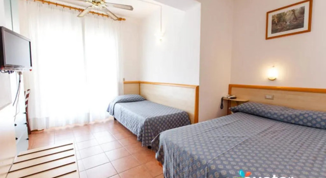 Трёхместный номер с видом на озеро Hotel Castell