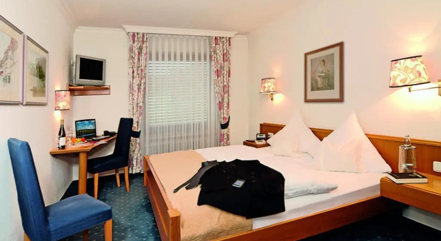 Gasthof Weißes Lamm, Prenota Hotel Suedstadt Schwabach