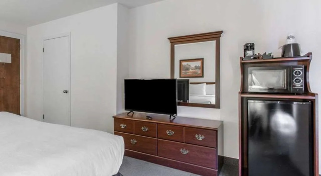 Econo Lodge Inn & Suites Demopolis, Prenota Hotel Hotel a Alabama con parcheggio, Parcheggio