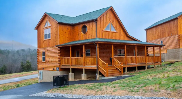 Коттедж Swimming Bears Lodge 1 with Indoor Pool and Hot Tub