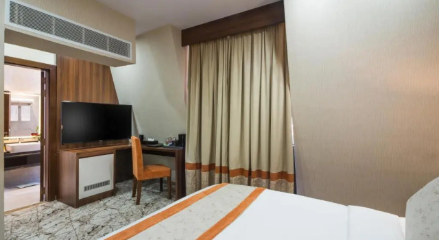 Номер Deluxe Tulip Plaza Hotel