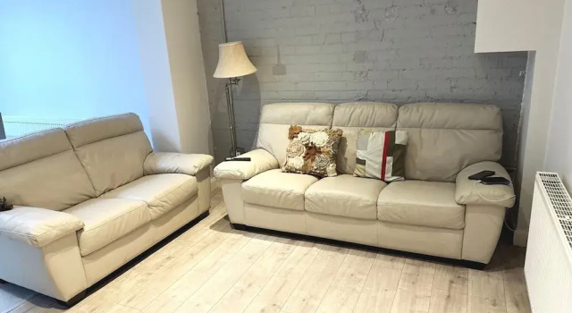 Коттедж 4 Bed House-garden-parking-15 min Elizabeth Line
