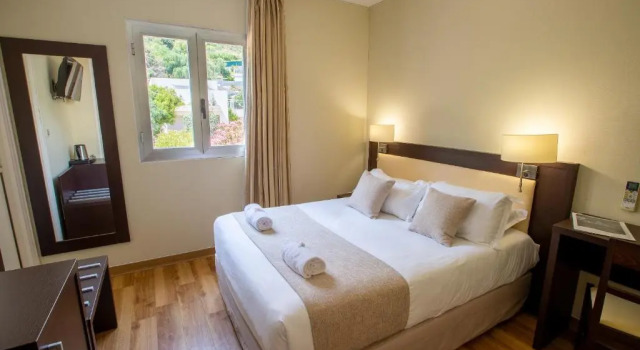 Четырёхместный семейный номер Standard Hôtel La Pinède