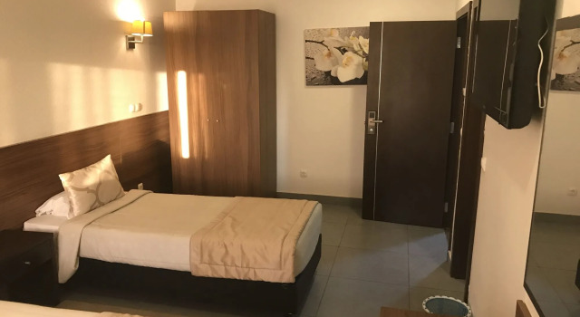 Hotel Santa Cruz, จอง โรงแรม Polana Cimento A Maputo International Airport