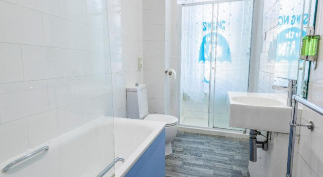 Четырёхместный семейный номер Superior Citrus Hotel Eastbourne by Compass Hospitality