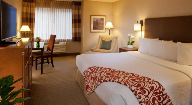 Silver Cloud Hotel - Seattle Lake Union, Забронировать Отель Отели Сиэтла 3 звезды, рядом с Спуск для каяков и пляж парка Лейк-Юнион, 3*