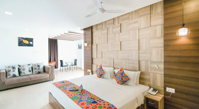 Люкс Treebo Golden Swan Tambaram