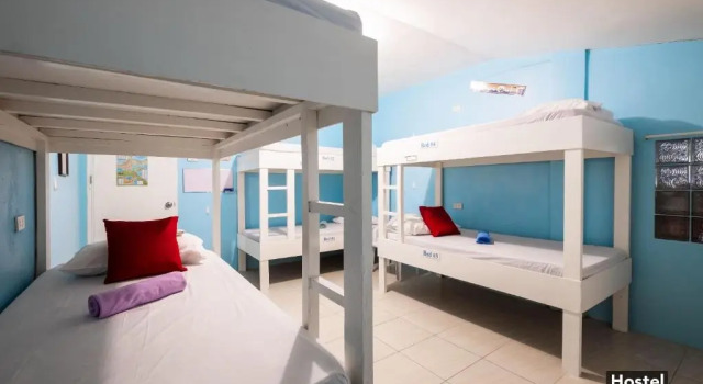 Кровать в общем номере GB Wight Accommodation and Restobar