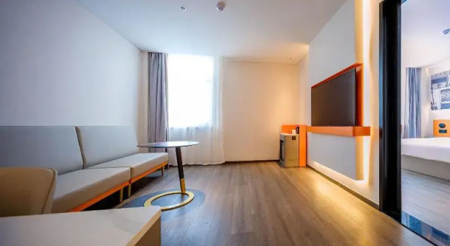 Люкс Deluxe ibis Qingdao Xinduxin CapitaMall Hotel