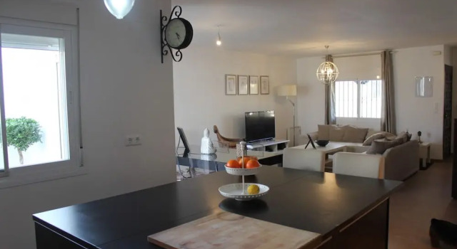 Casa Almijara Canovas Nerja, Забронировать Отель Нерха Axarquía, рядом с Пляж Бурриана