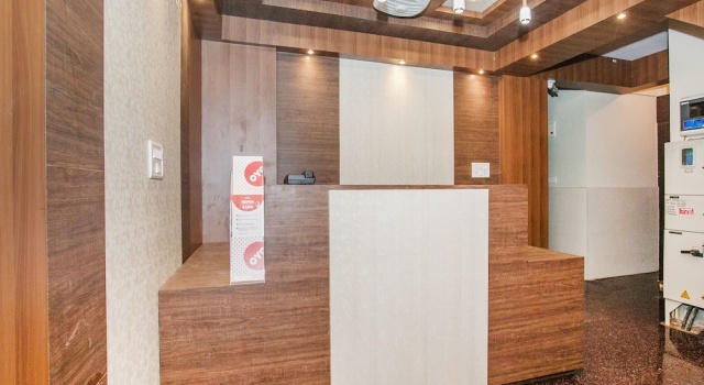 OYO 11916 Varcity Plaza