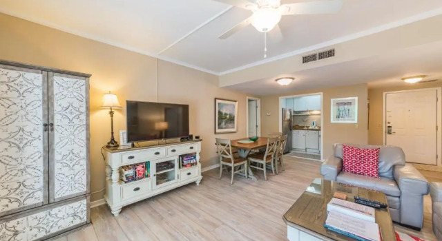 Village House 102, Sleeps 6, 2 Bedrooms, Pool