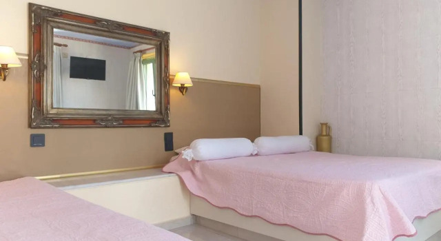 One Private Studio with Stunning Full Sea View, Shared Pool and AC, Забронировать Отель Пископианон 