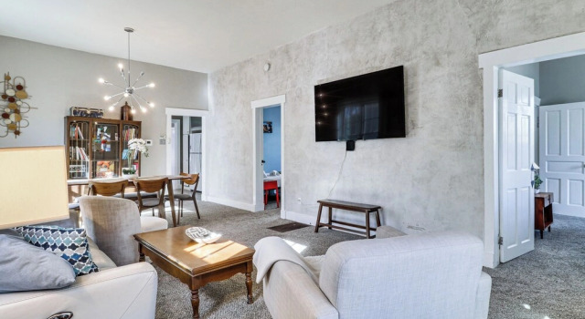 Deck & Home Office: Walkable Albuquerque Home, Забронировать Дом для отпуска Альбукерке Нью-Мексико, рядом с Fresenius Medical Care at Lovelace Medical Center