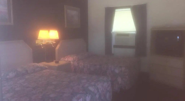 Twin Pine Motel, Buchen Sie Motel Tipton Missouri