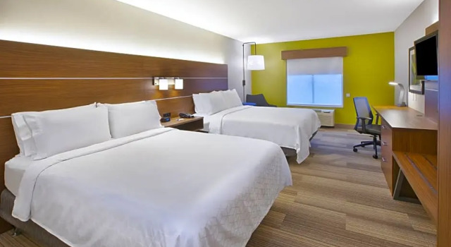 Четырёхместный полулюкс Holiday Inn Express Rochester-Victor by IHG