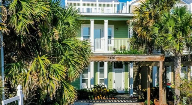 5416 Gulf Drive by Forehand Rentals, Book Villa Hoteller i Lower Grand Lagoon med parkering, Parkering