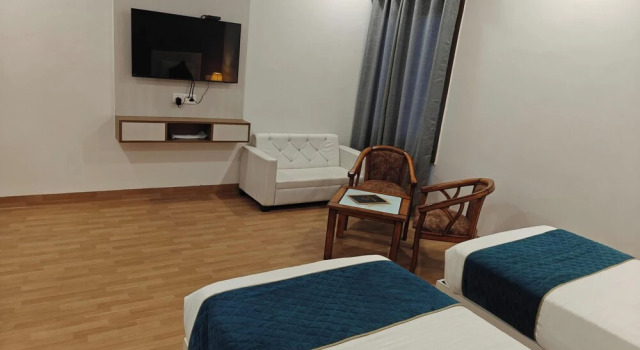 Люкс Luxury Treebo Advantage Inn