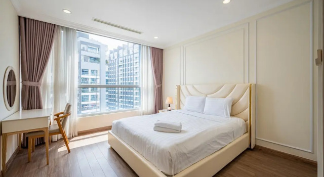 Апартаменты Deluxe с 4 комнатами с балконом и с видом на город LUNA Apartment- Vinhomes Central Park