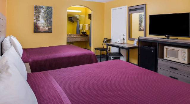 Четырёхместный номер Standard Americas Best Value Inn West Columbia