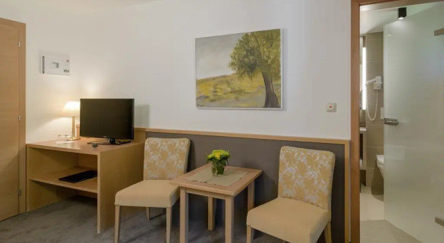 Quality Hosts Arlberg - Hotel Goldenes Kreuz B&B, Prenota Hotel Arlberg Vorarlberg