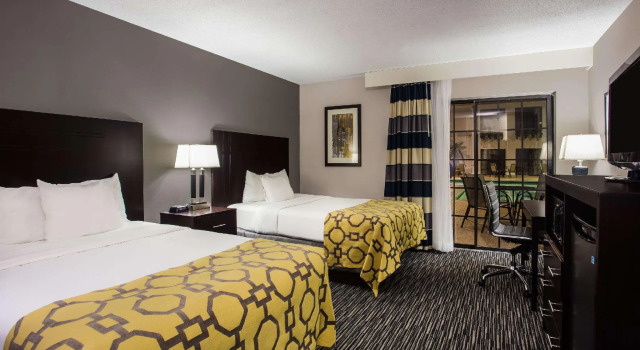Четырёхместный номер Standard Baymont by Wyndham Madison