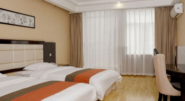 Люкс Business Zhongyi Light Luxury Cloud Hotel (Anqing City Renmin Road Pedestrian Street Xiaosu Road Branch)